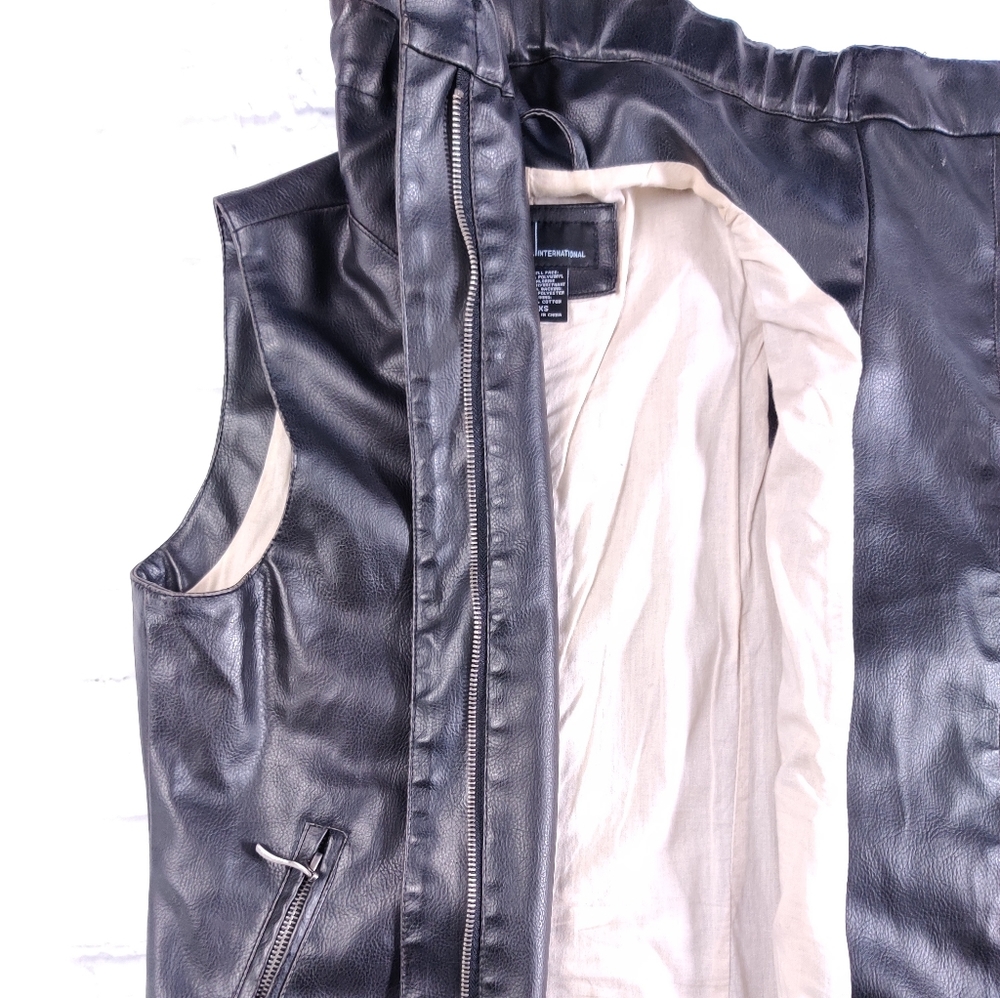Vest - Moda International Leather Vest - Picture 9 of 12